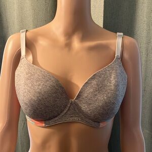 Pink/Victoria’s Secret bra
Gray/orange/blue
Size 34DD